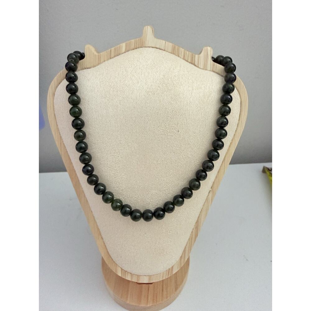 Vintage Dark Green Stone Bead Necklace Magnetic Clasp 18” Estate Jewelry
